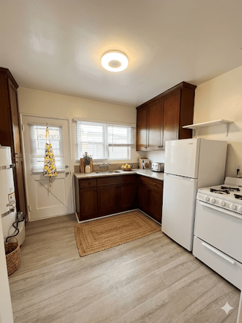 Glendale Apartment: 617-621 N. Columbus Avenue