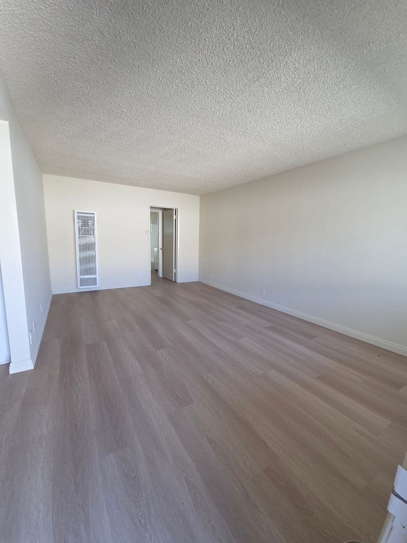 Glendale Apartment: 812 S. Glendale Avenue
