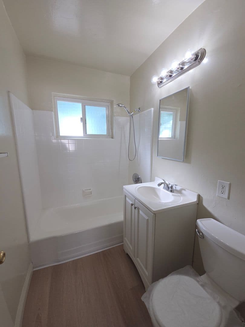 Glendale Apartment: 812 S. Glendale Avenue