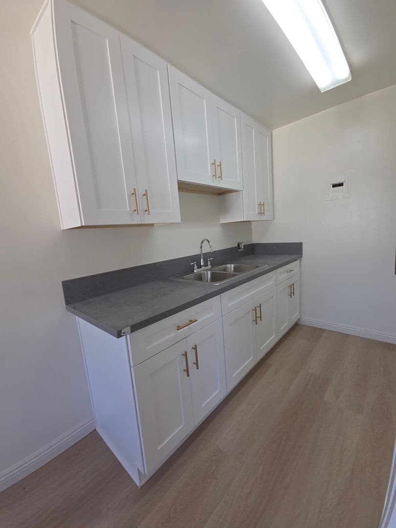 Glendale Apartment: 812 S. Glendale Avenue