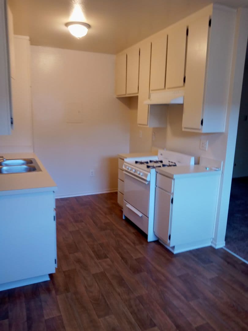 North Hollywood Apartment: 6129 N. Cahuenga Boulevard