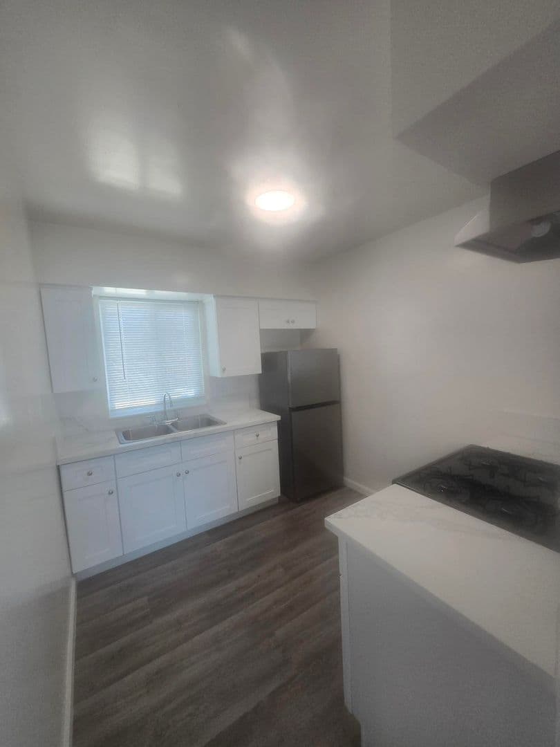 Glendale Apartment: 322 N. Isabel Street