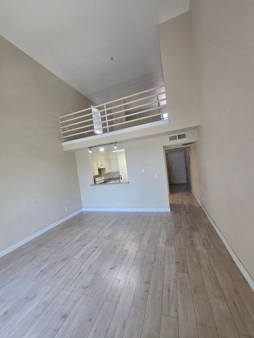 Winnetka Apartment: 19951 Roscoe Blvd.