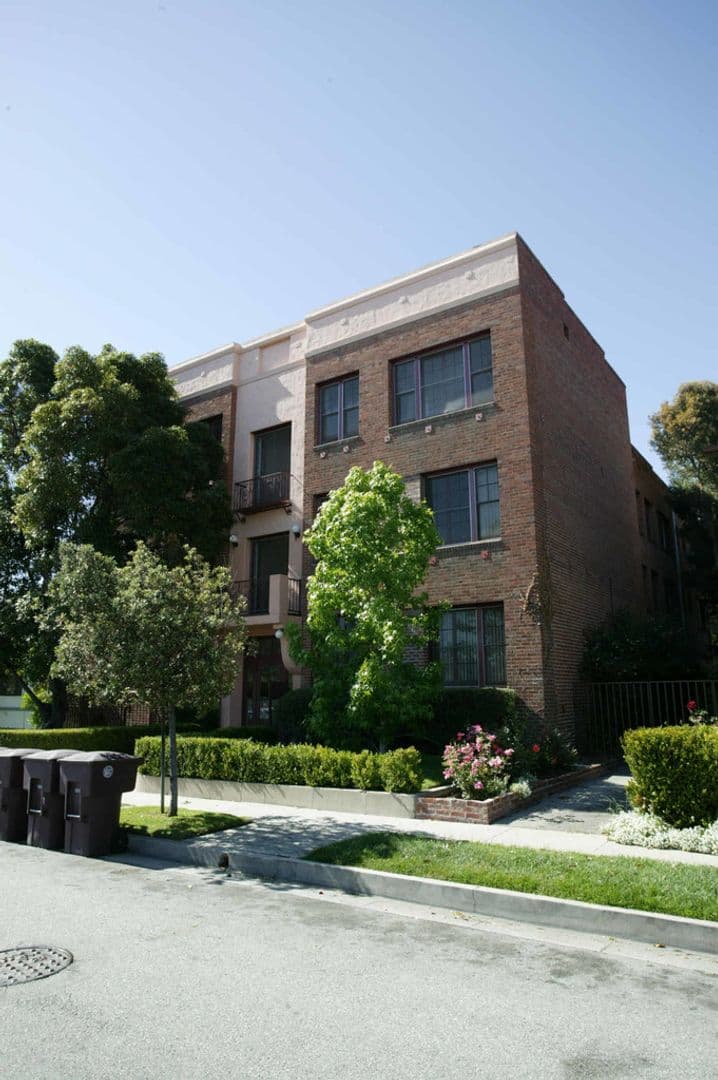 Glendale Apartment: 337 W. Elk Avenue