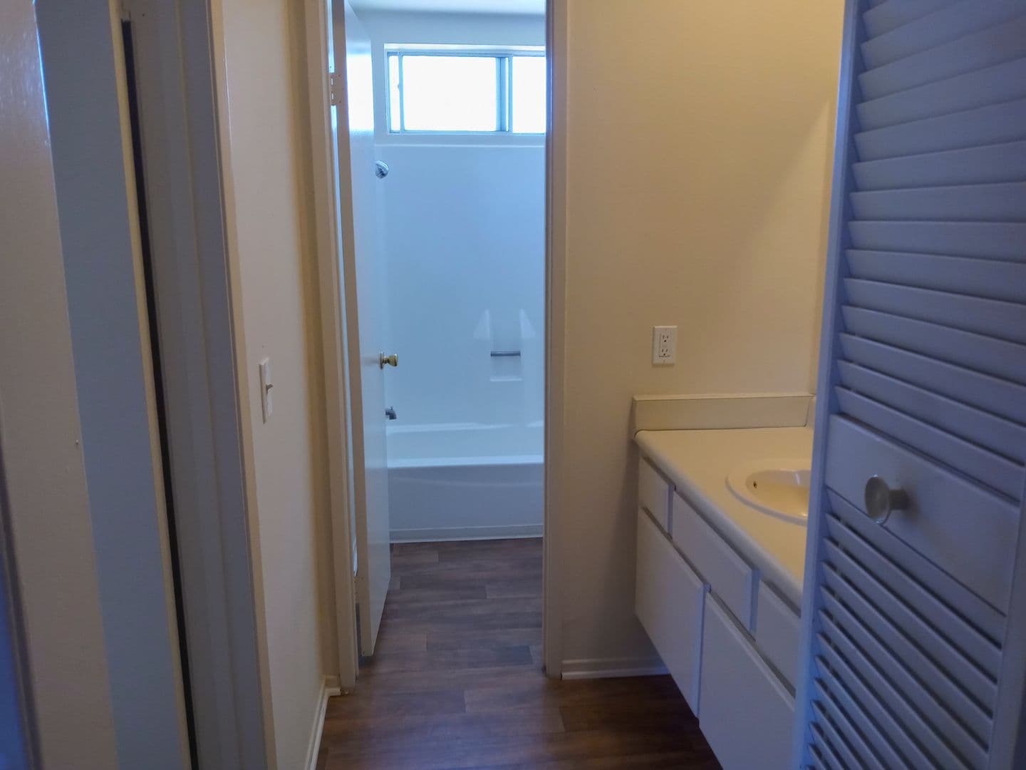 North Hollywood Apartment: 6129 N. Cahuenga Boulevard