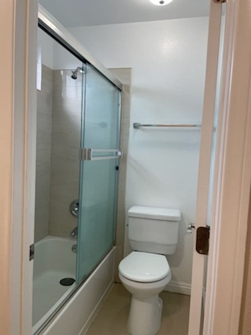 Reseda Apartment: 7261 Amigo Ave.