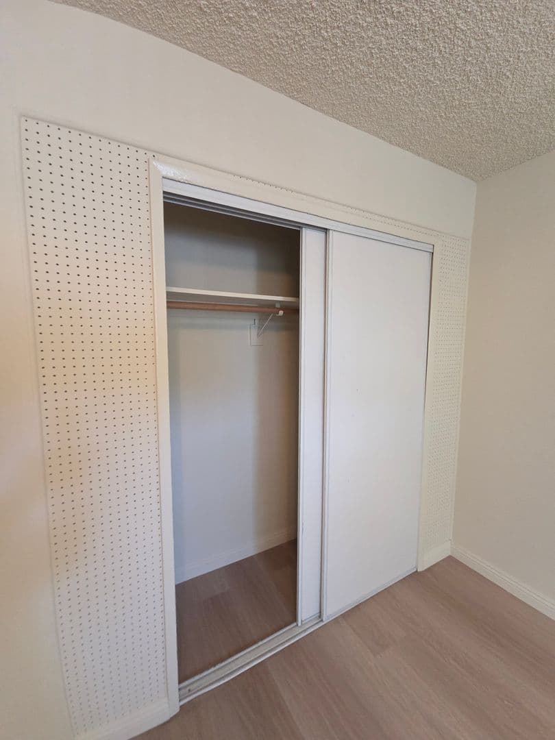 Glendale Apartment: 812 S. Glendale Avenue