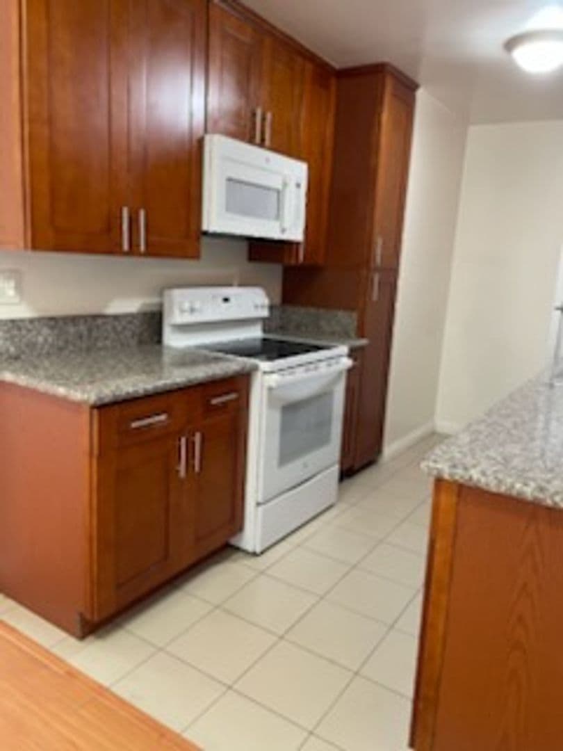 Reseda Apartment: 7261 Amigo Ave.