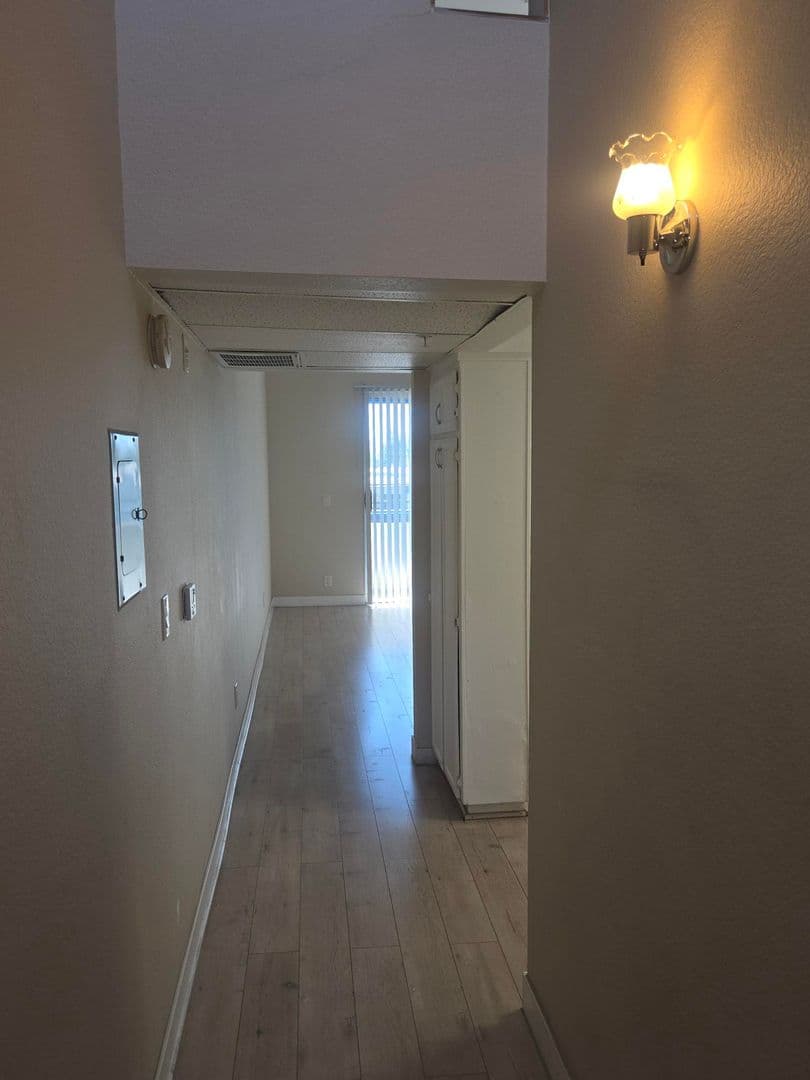 Winnetka Apartment: 19951 Roscoe Blvd.