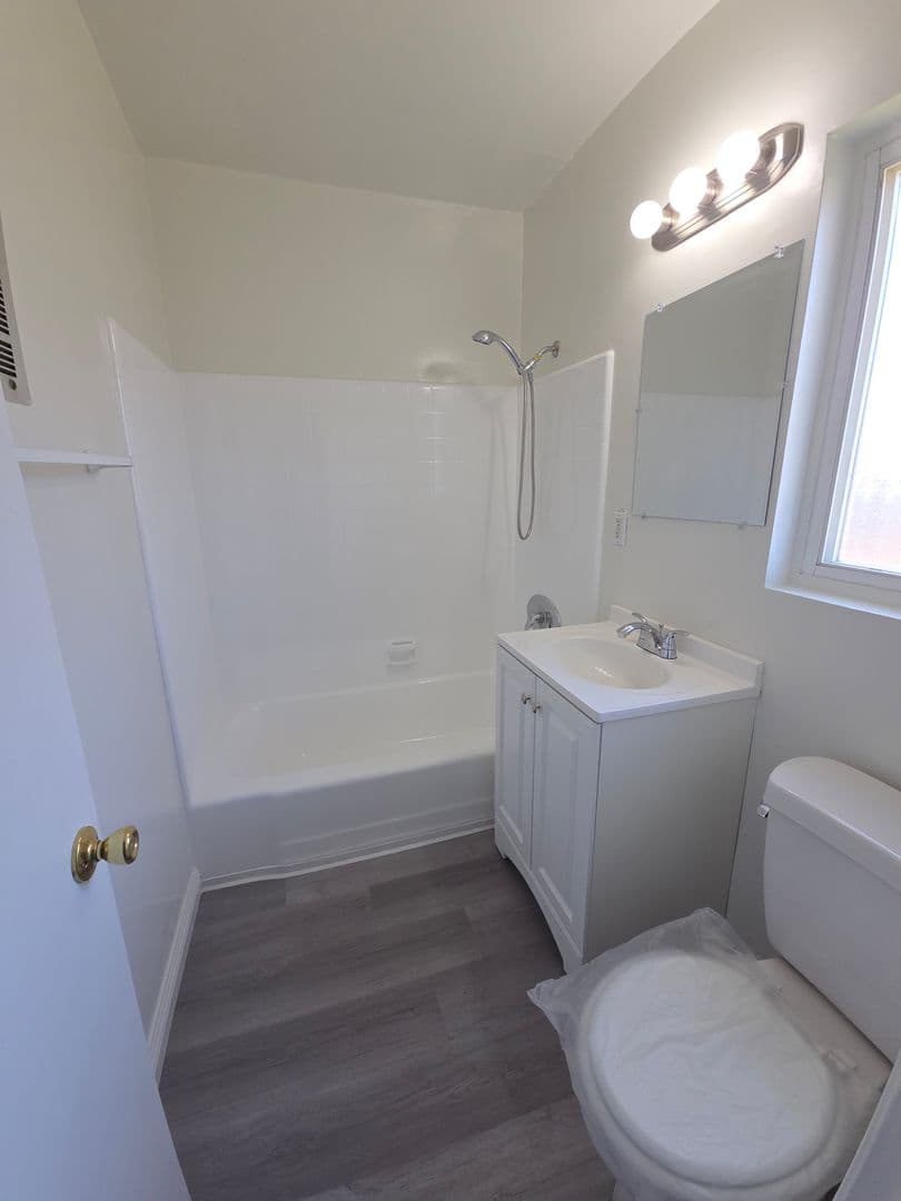 Glendale Apartment: 812 S. Glendale Avenue