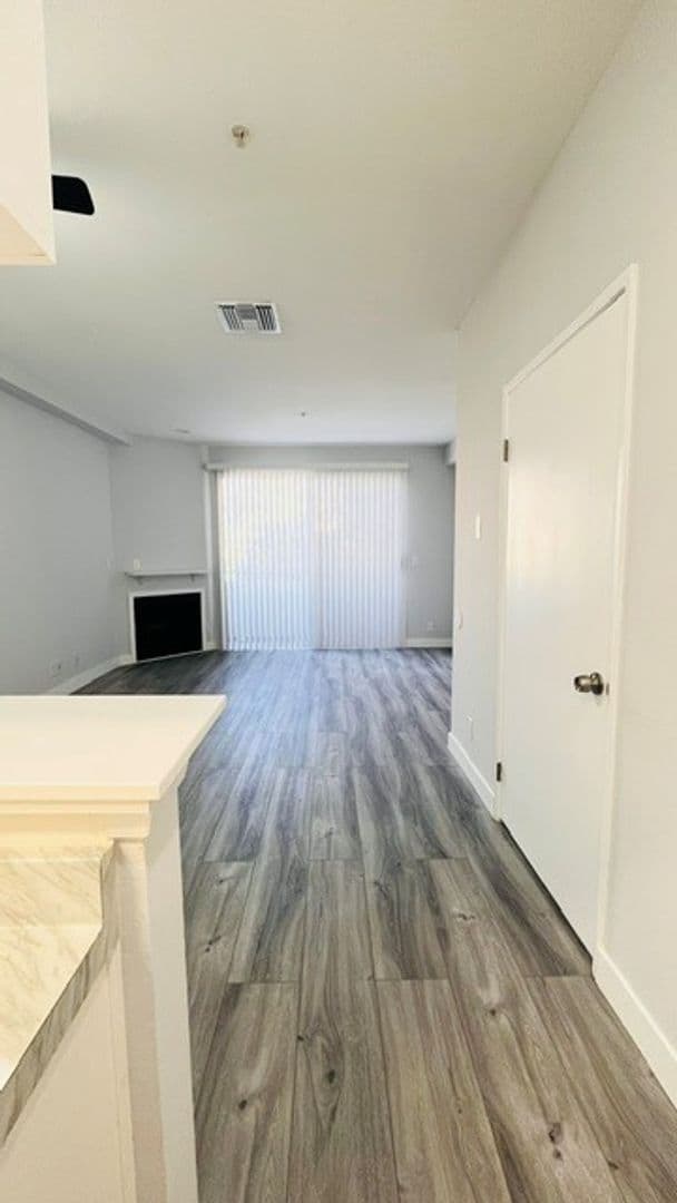 Winnetka Apartment: 19951 Roscoe Blvd.