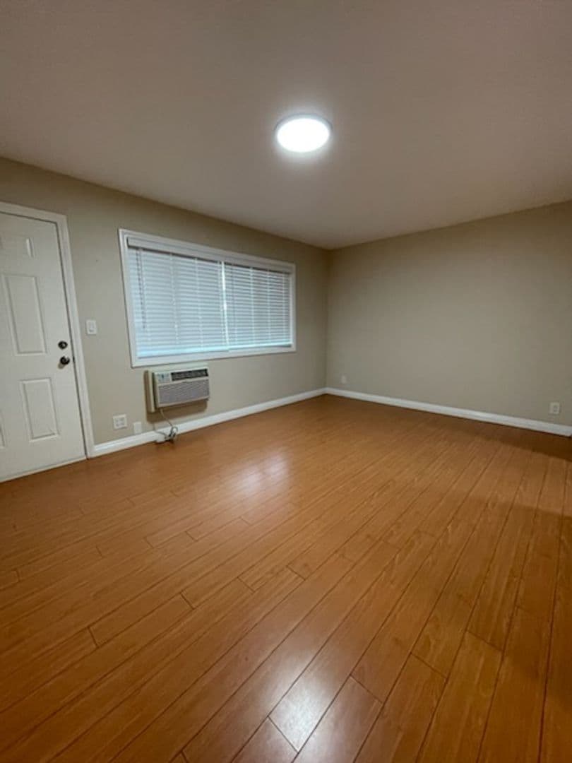 Reseda Apartment: 7261 Amigo Ave.