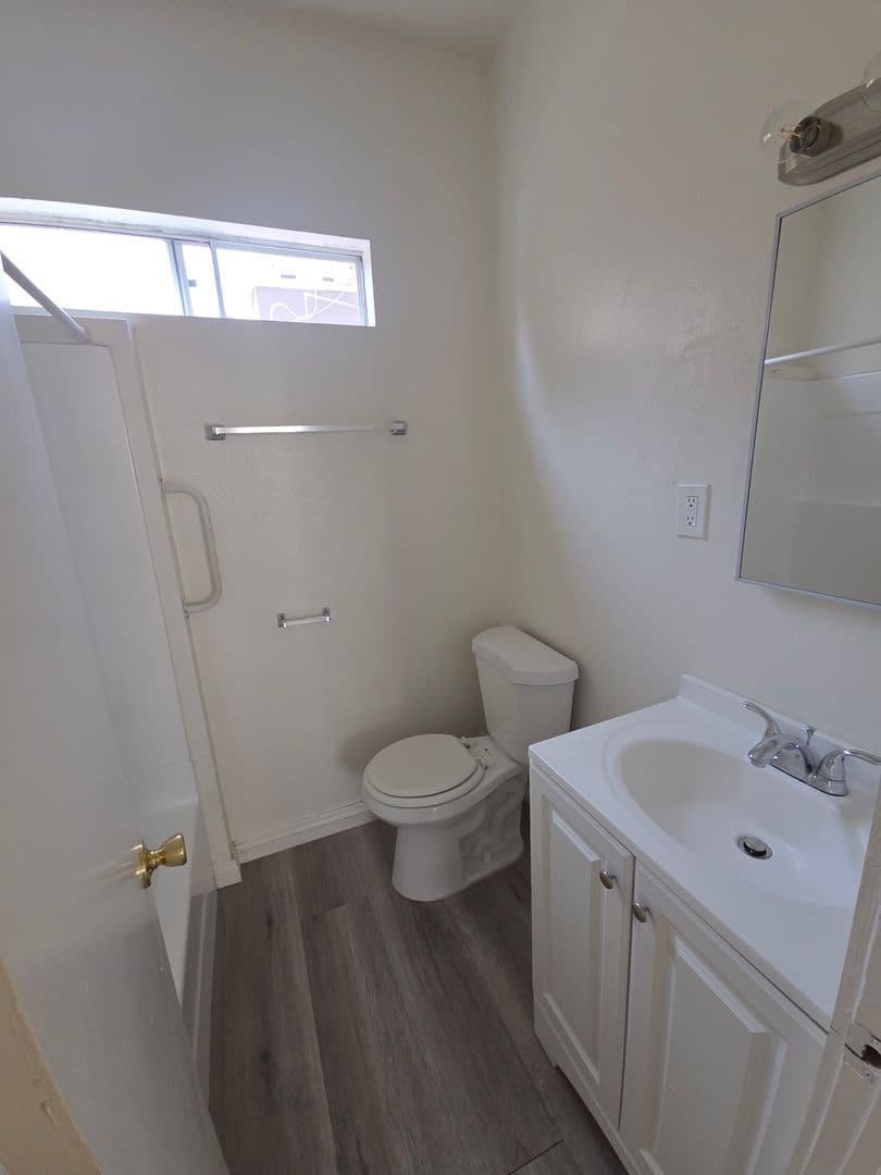 Glendale Apartment: 828 S. Glendale Avenue