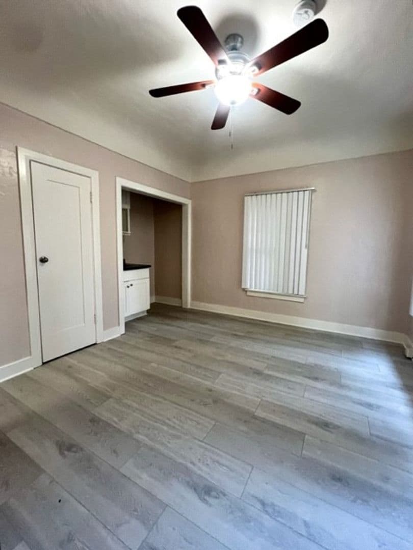 Glendale Apartment: 337 W. Elk Avenue
