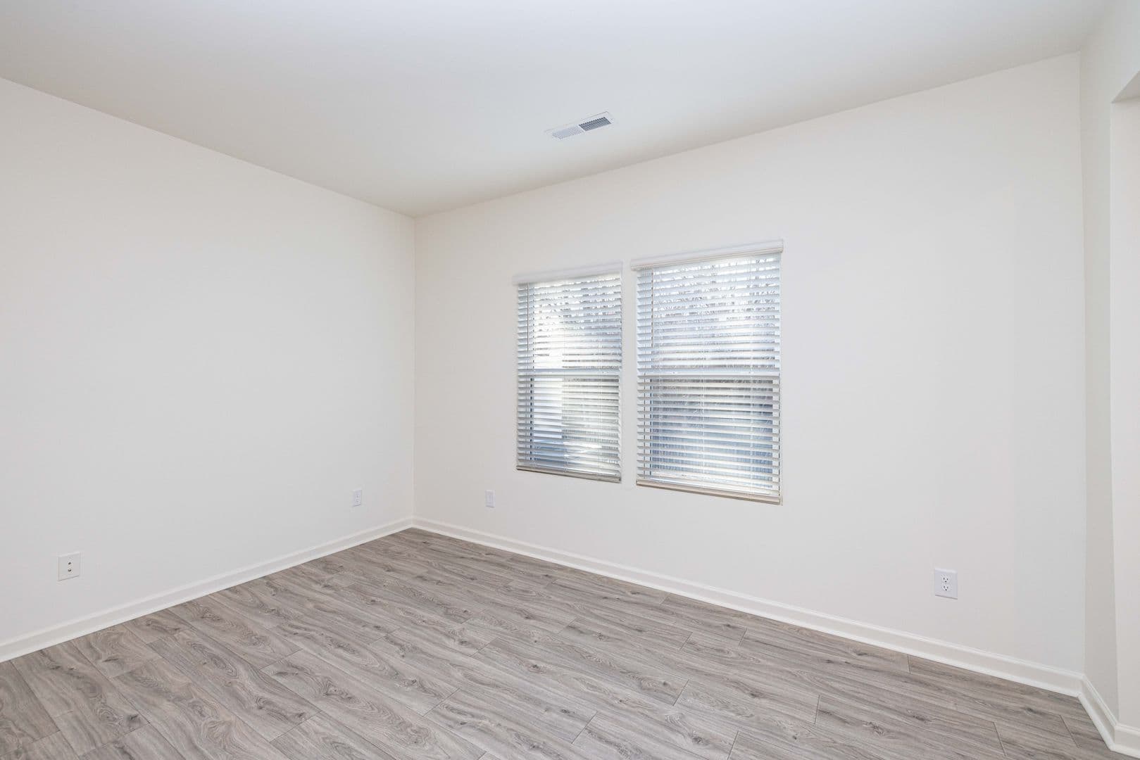 Statesville House: 104 Lorcan Ln