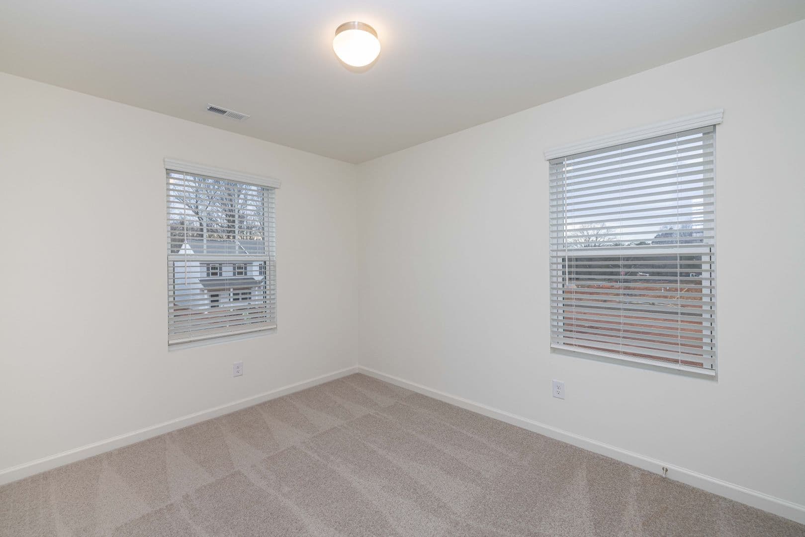 Salisbury House: 463 Kincaid Rd