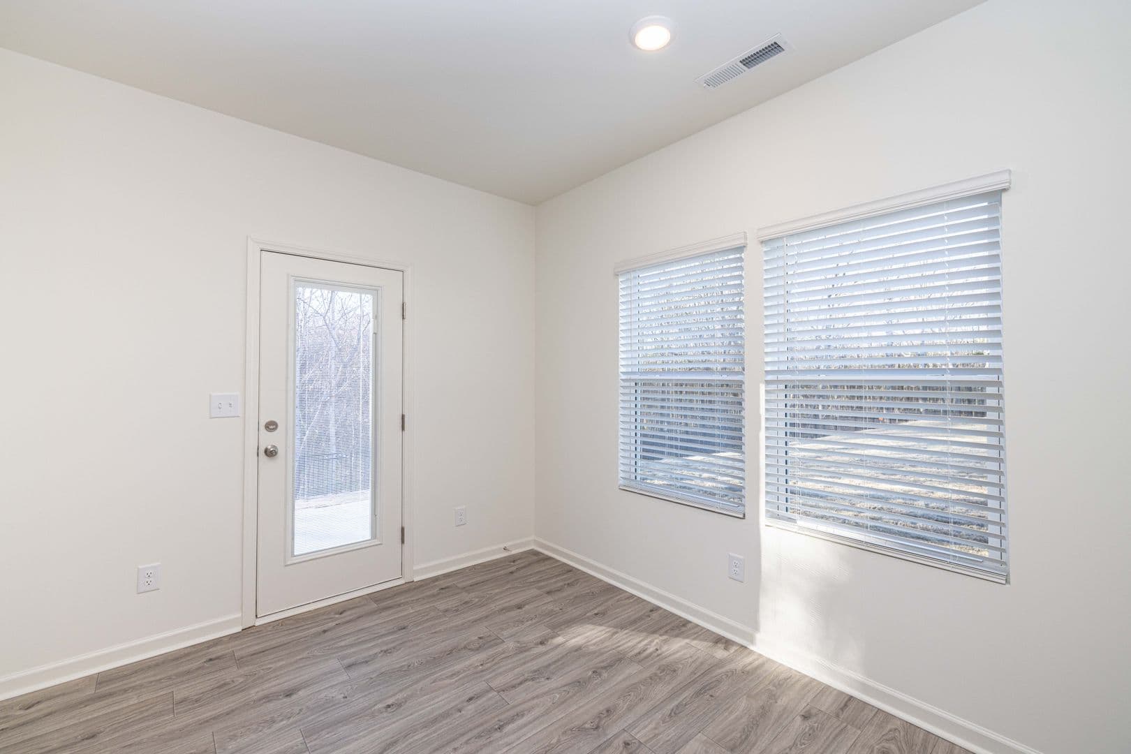 Statesville House: 104 Lorcan Ln