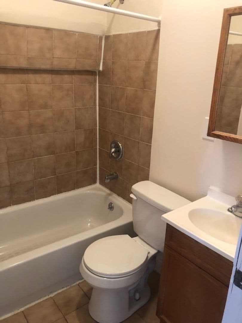 Chicago Apartment: 1205 - 1211 N Lockwood Ave
