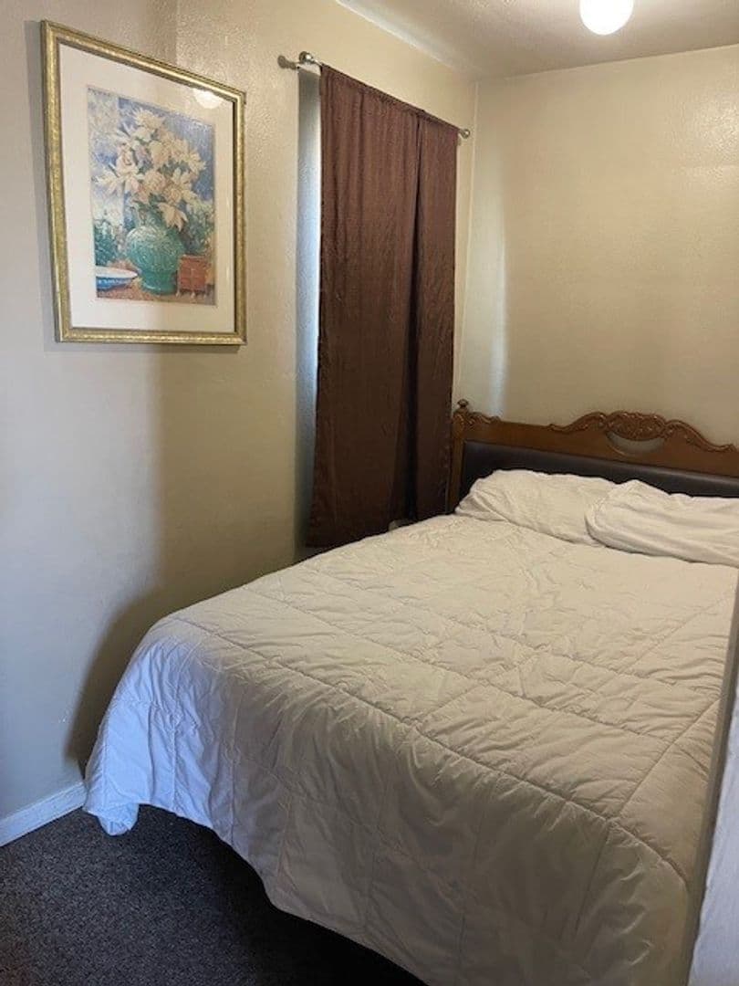 Sparks Apartment: 304 Victorian Ave.