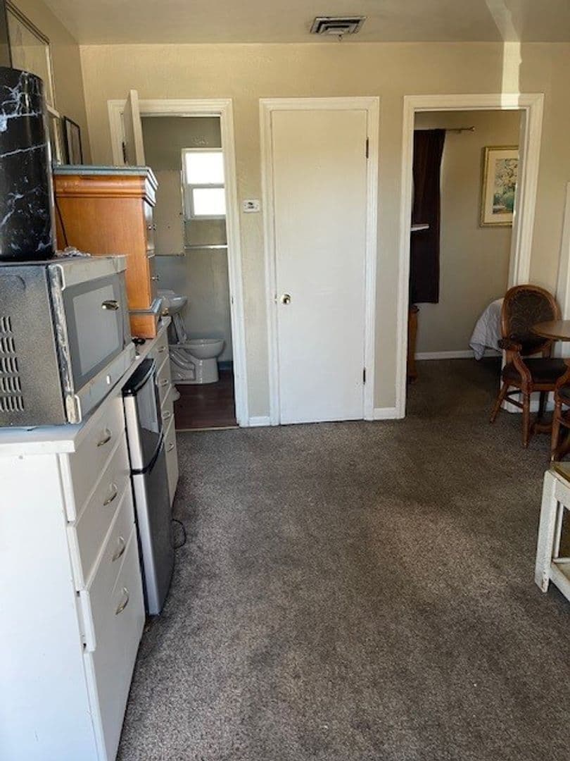 Sparks Apartment: 304 Victorian Ave.