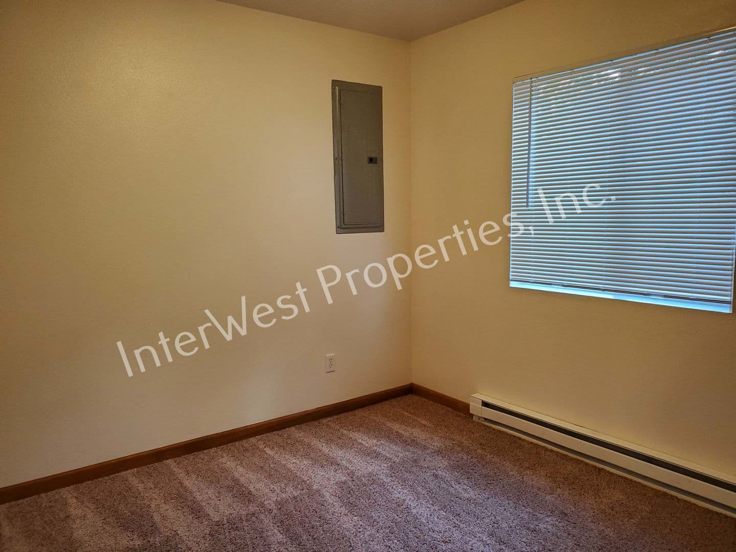 PORTLAND Apartment: 2622 SE 84TH AVE