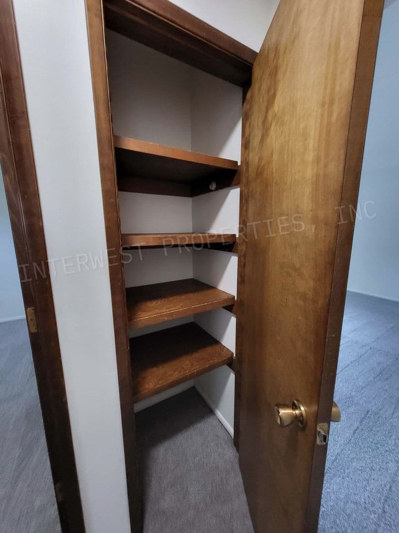HILLSBORO Apartment: SPRUCE STREET APTS