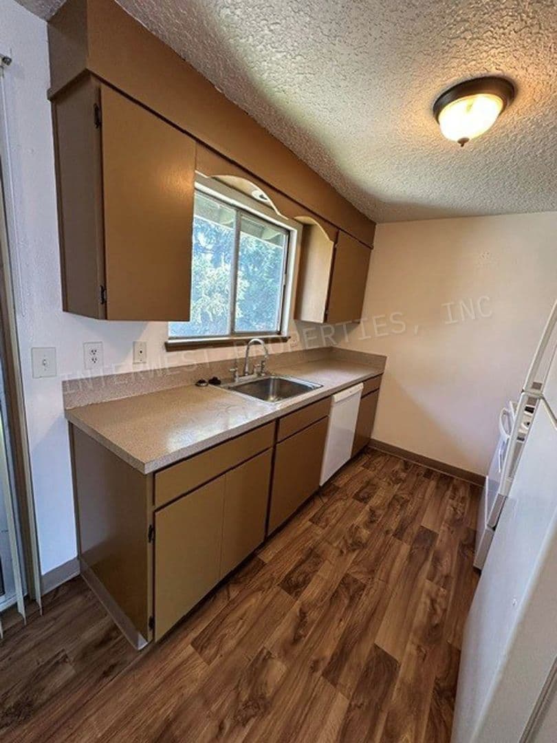HILLSBORO Apartment: MAPLETREE APTS