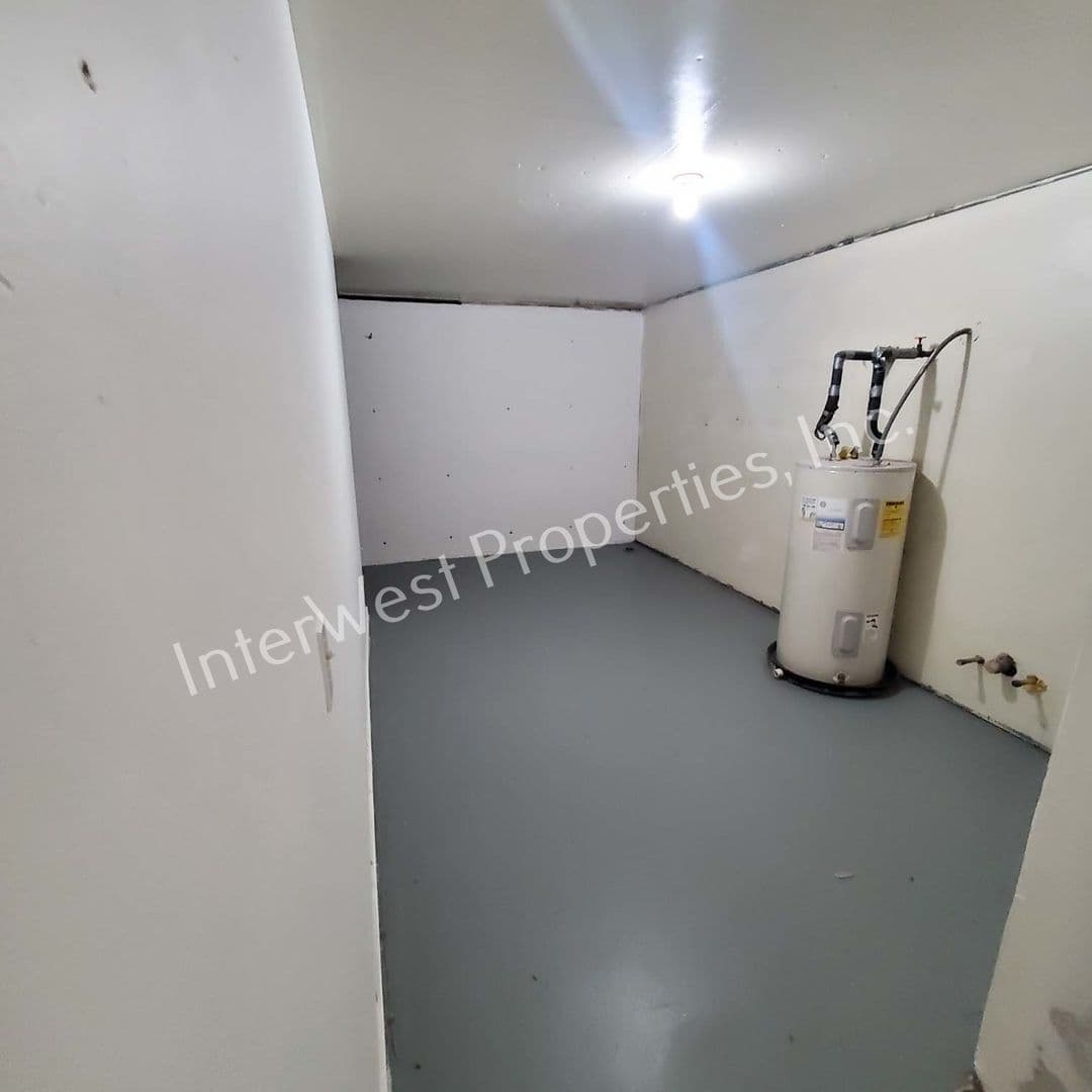 PORTLAND Apartment: 11706 E BURNSIDE STREET