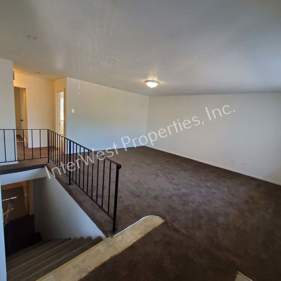 PORTLAND Apartment: 11706 E BURNSIDE STREET