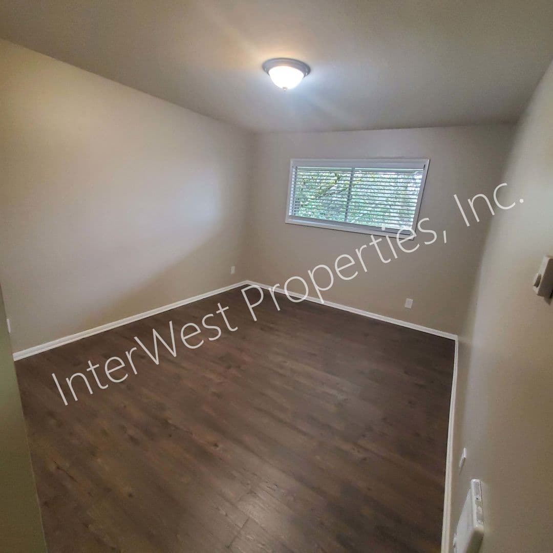 LAKE OSWEGO Apartment: GEORGIA MANOR