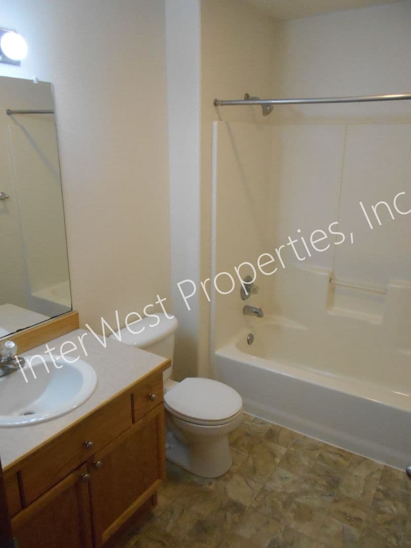 TROUTDALE Apartment: 1663 -- 1671 SW CHERRY PARK RD