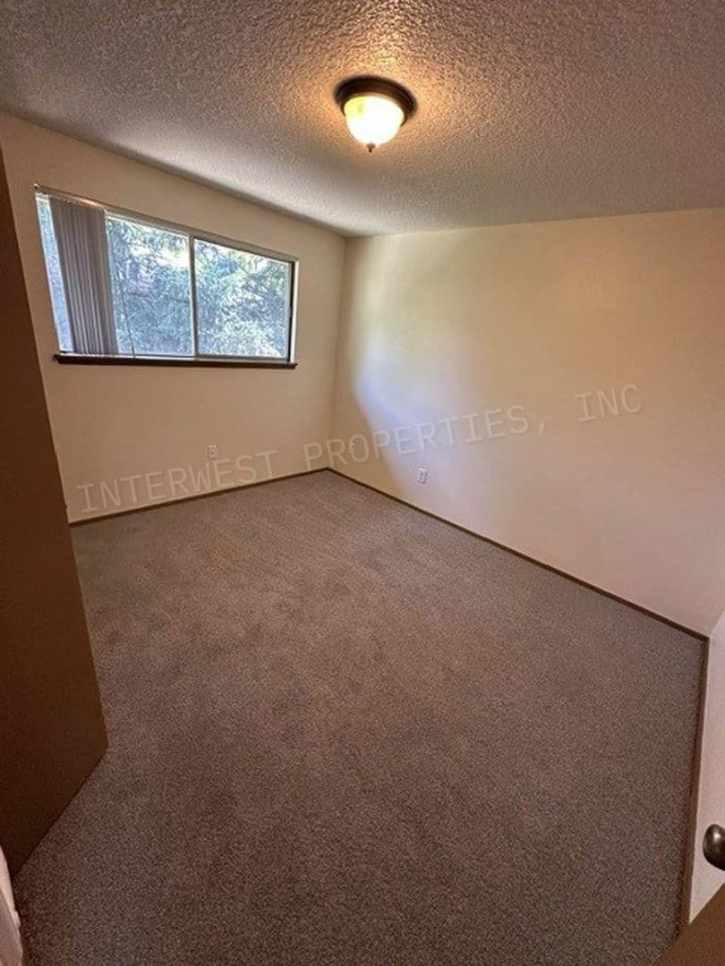 HILLSBORO Apartment: MAPLETREE APTS