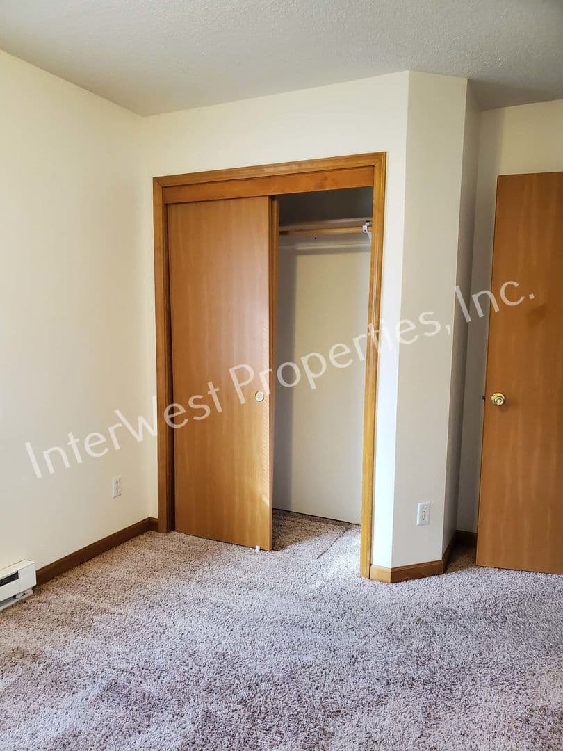 PORTLAND Apartment: 2622 SE 84TH AVE