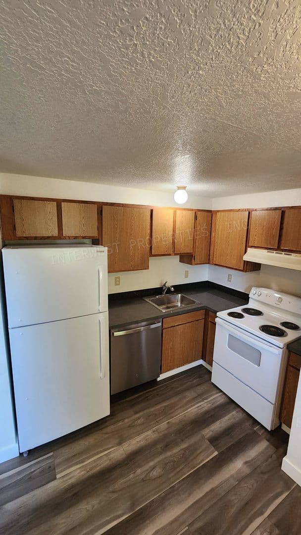PORTLAND Apartment: 8231 N. FESSENDEN ST.