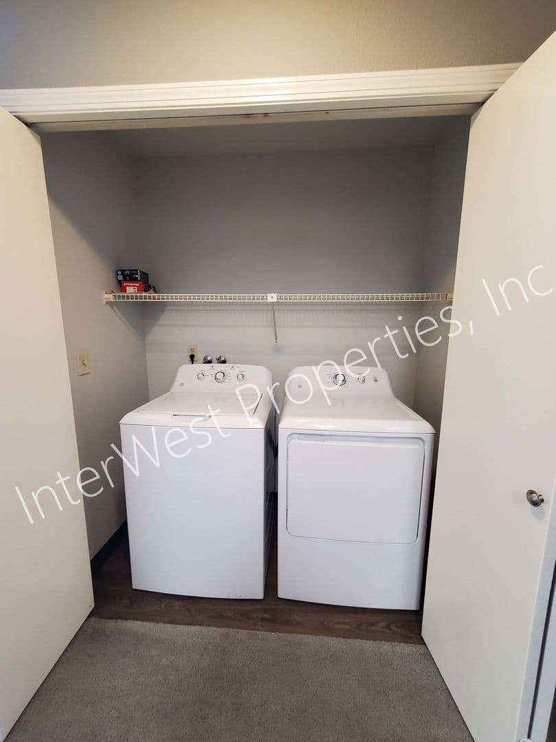 PORTLAND Apartment: 1525 SW 14TH AVE