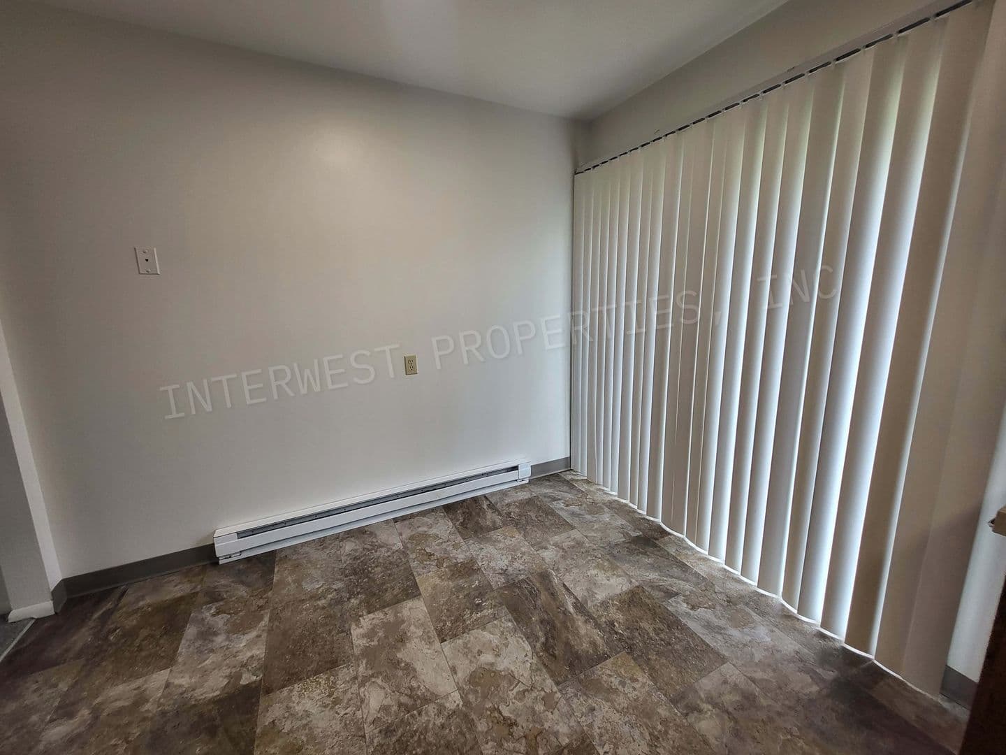 HILLSBORO Apartment: SPRUCE STREET APTS