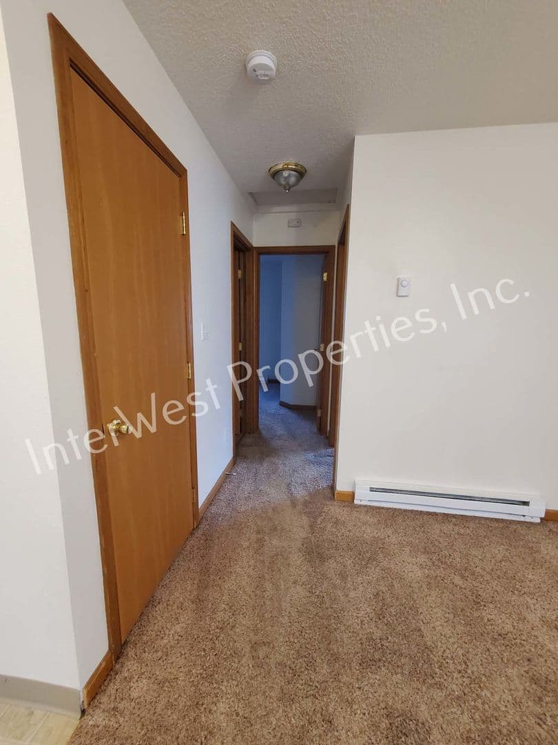 PORTLAND Apartment: 2622 SE 84TH AVE