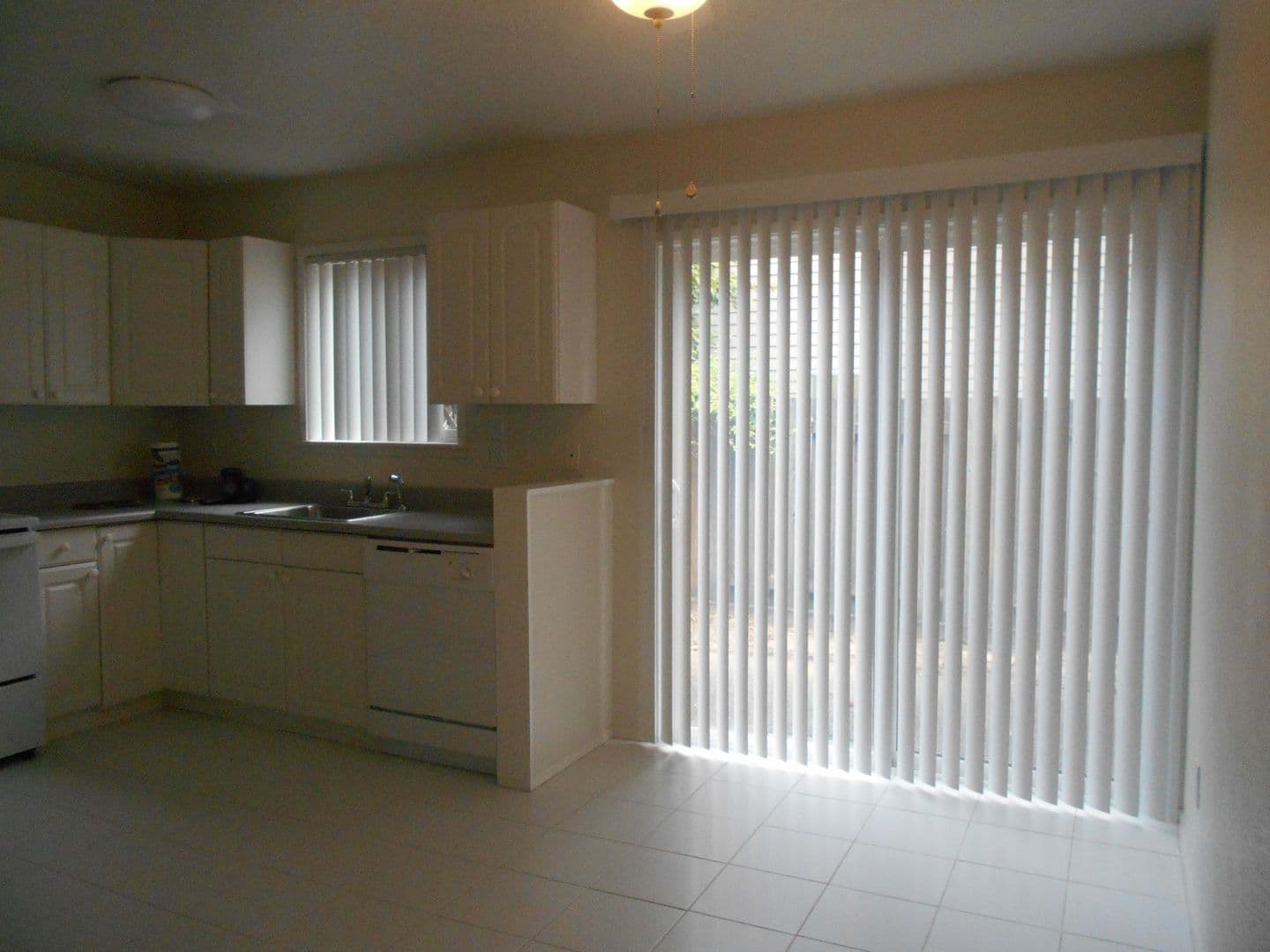 GRESHAM Apartment: CARLIN ROSE APTS