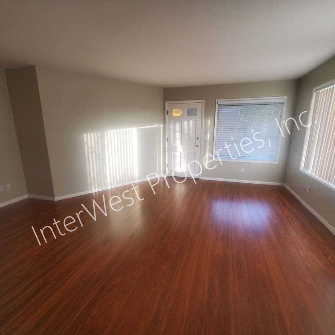 LAKE OSWEGO Apartment: GEORGIA MANOR