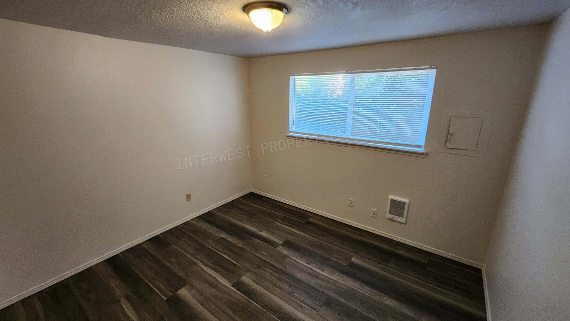 PORTLAND Apartment: 8231 N. FESSENDEN ST.