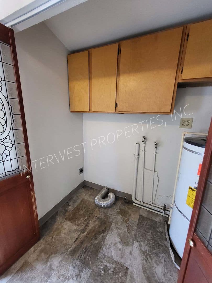 PORTLAND House: 619 NE 117TH AVENUE