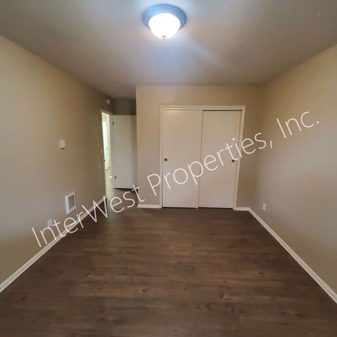 LAKE OSWEGO Apartment: GEORGIA MANOR