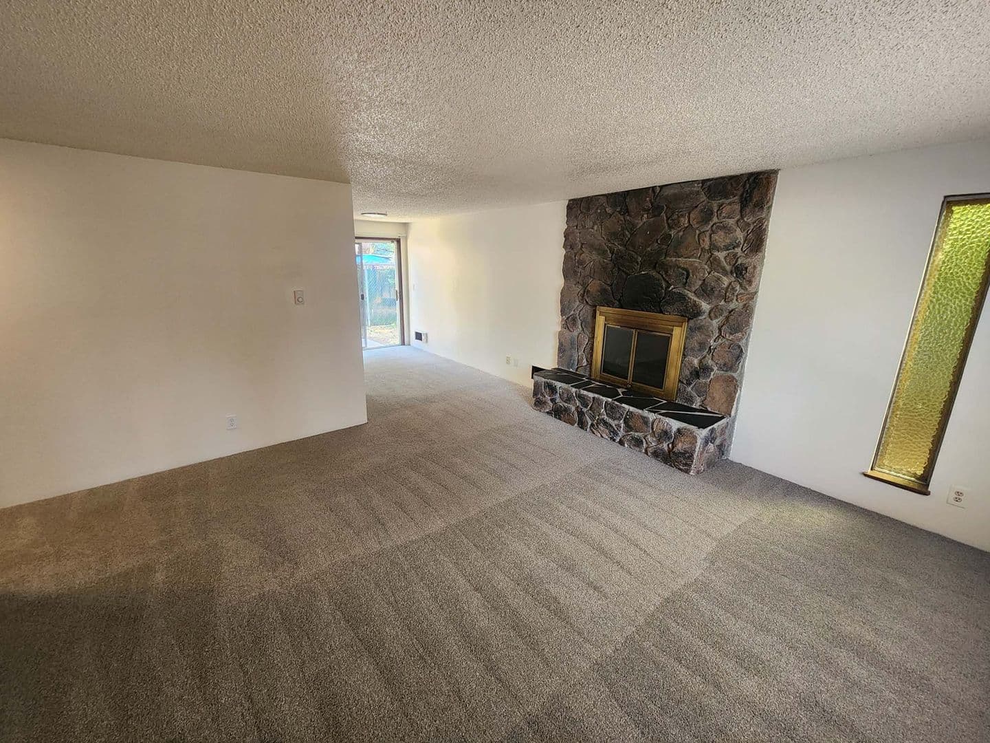 PORTLAND Apartment: 13131  --  13139 SE DIVISION ST.