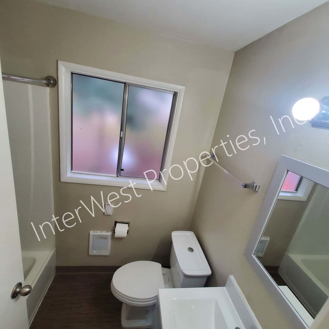 LAKE OSWEGO Apartment: GEORGIA MANOR