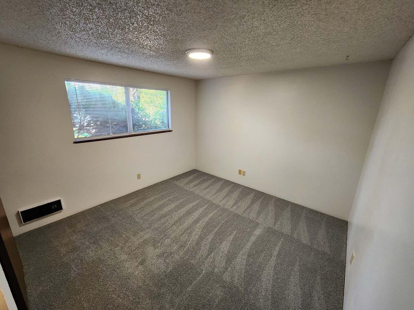 PORTLAND Apartment: 13131  --  13139 SE DIVISION ST.
