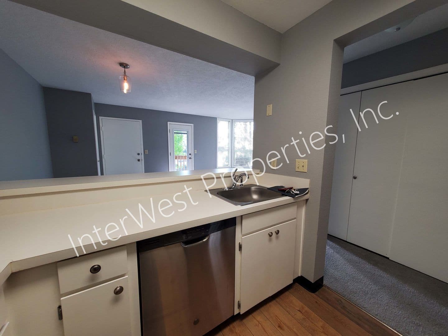 PORTLAND Apartment: 1525 SW 14TH AVE