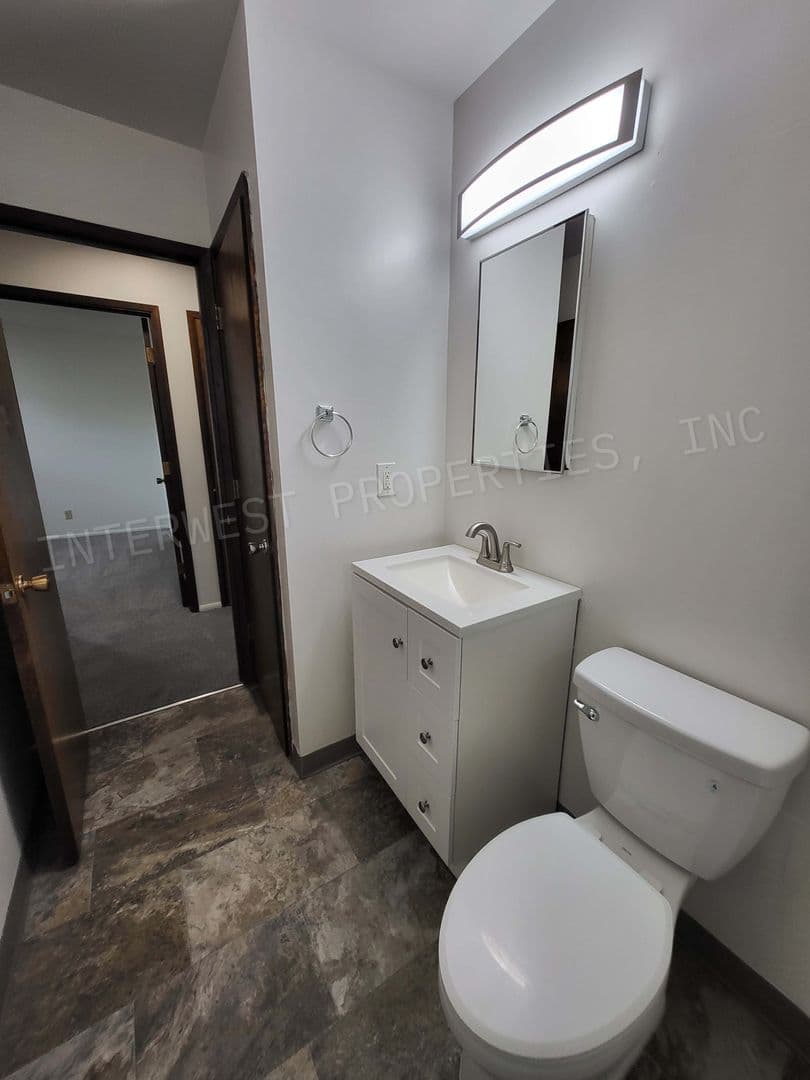 HILLSBORO Apartment: SPRUCE STREET APTS