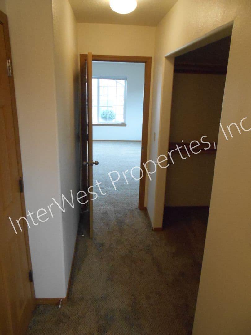 TROUTDALE Apartment: 1663 -- 1671 SW CHERRY PARK RD