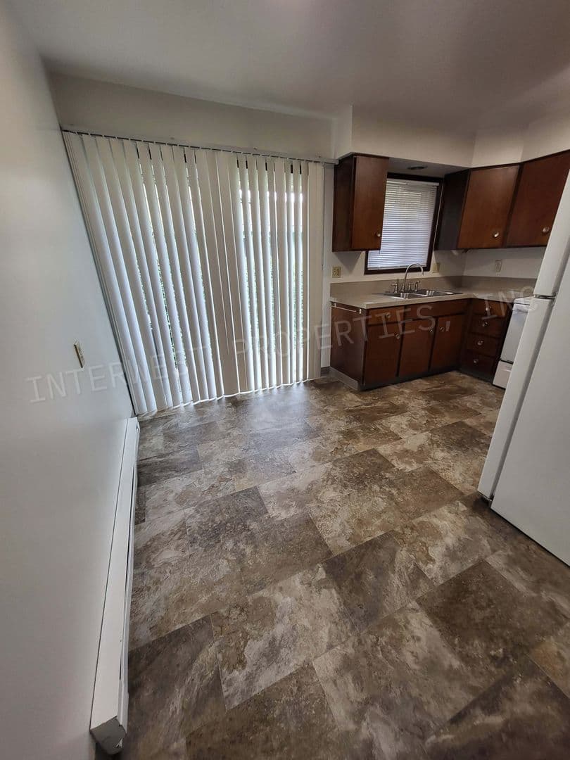 HILLSBORO Apartment: SPRUCE STREET APTS