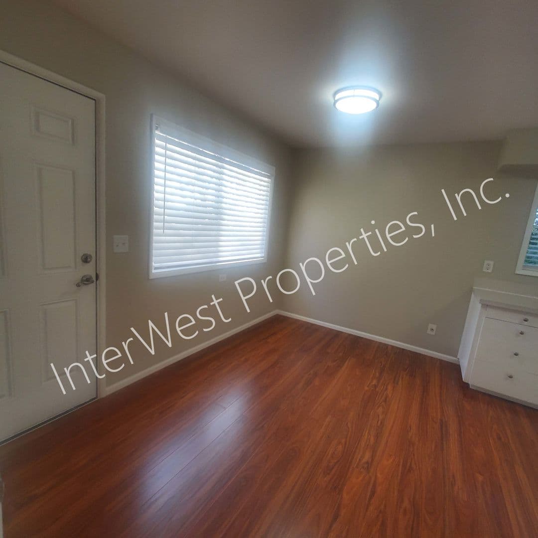 LAKE OSWEGO Apartment: GEORGIA MANOR